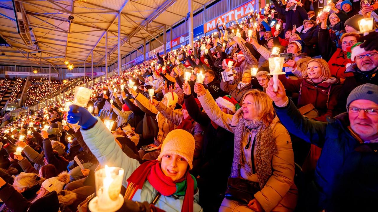 Bilderstrecke: Weihnachtssingen Magdeburg 2023: Das sind die Bilder aus ...