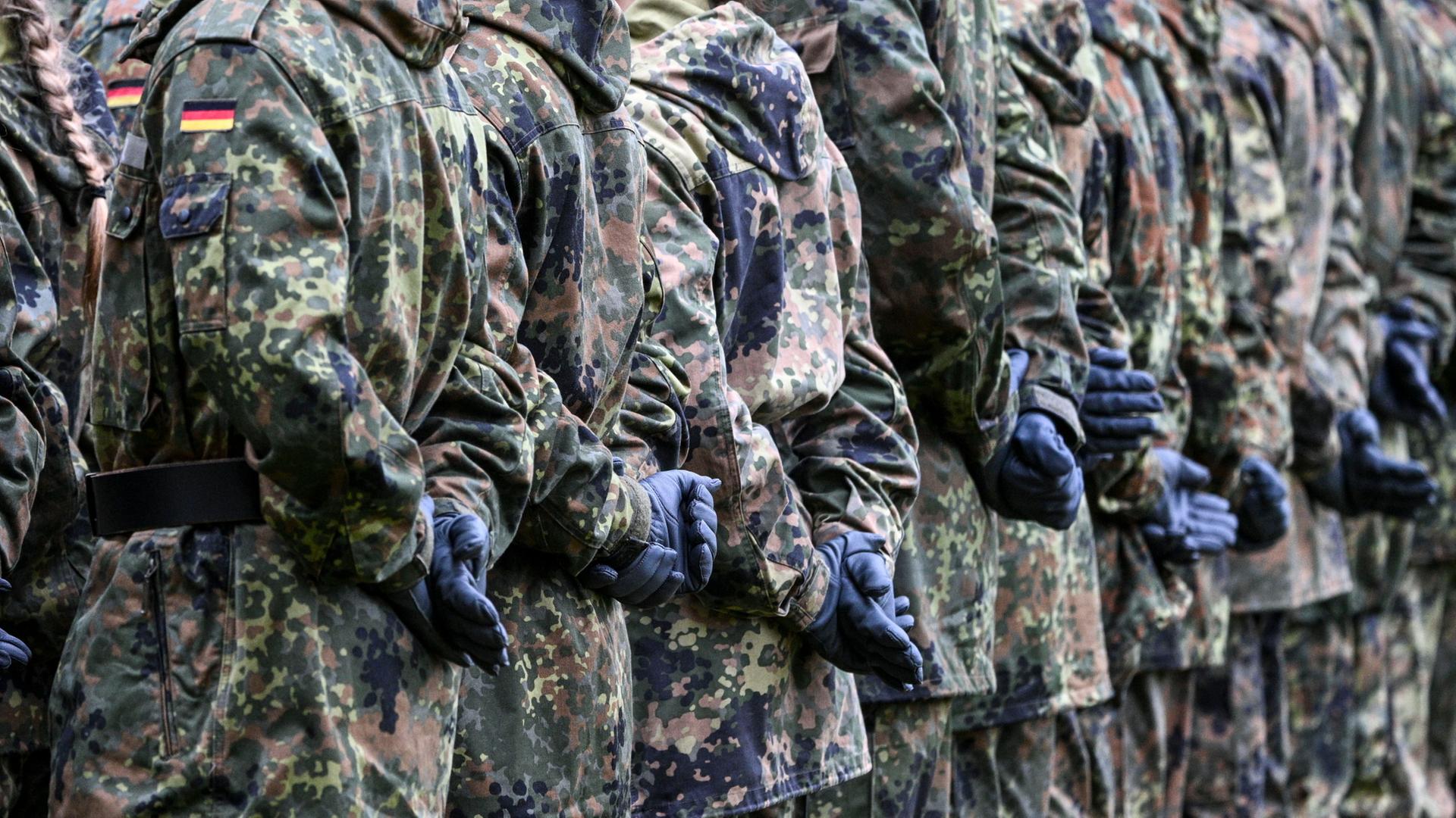 Soldaten der Bundeswehr  | Jens Kalaene/dpa