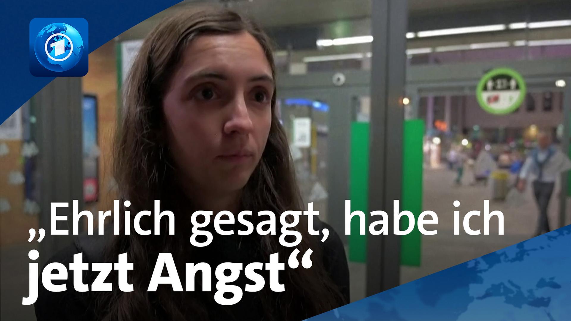 Eine Pendlerin gibt am Bahnhof von Madrid ein Interview. | ARD-aktuell