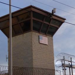 Das Haupttor des Gefängnisses in Guantanamo