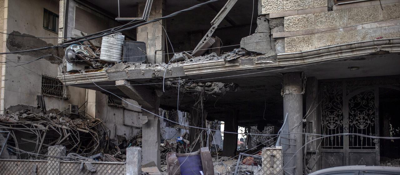 Trümmer eines beschädigten Hauses im Gazastreifen