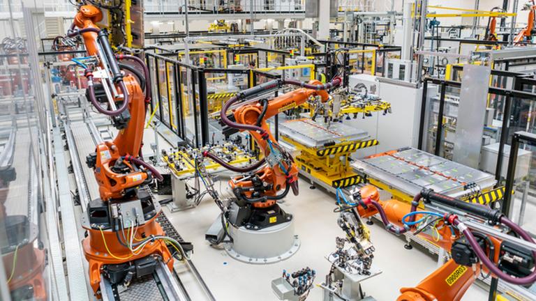 Produktion von Batteriesystemen im Skoda-Hauptwerk Mladá Boleslav.