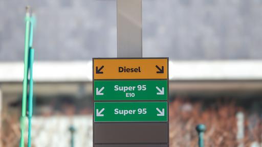 Welche Ideen die Politik beim Tanken diskutiert