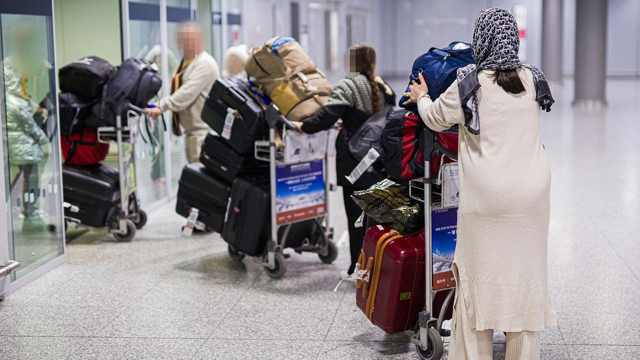 Dobrindt bekennt sich zur Aufnahme von Ortskräften aus Afghanistan