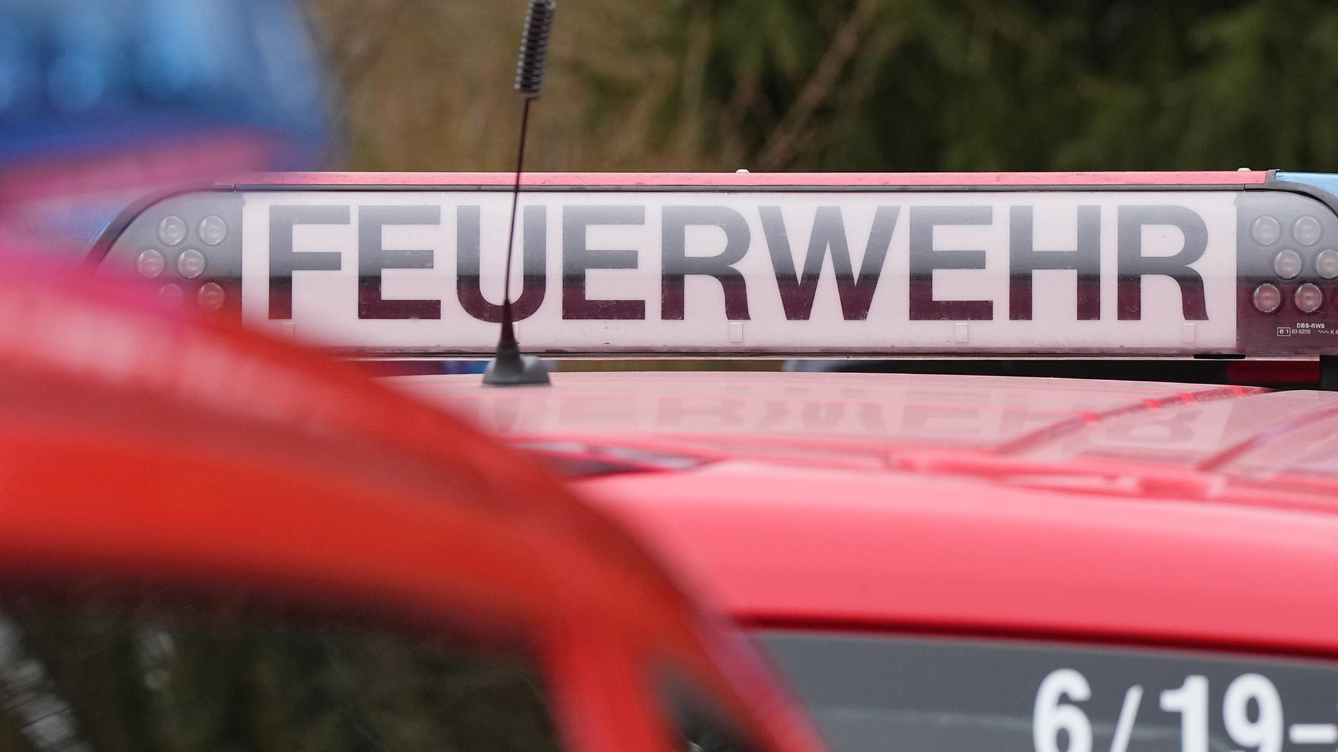 Fahrzeuge der Feuerwehr stehen nebeneinander. (Quelle: Picture Alliance/Soeren Stache) | Picture Alliance/Soeren Stache