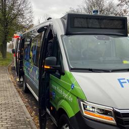 Ein autonom fahrender Bus von außen