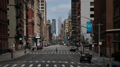 Blick in eine leere Straße in New York