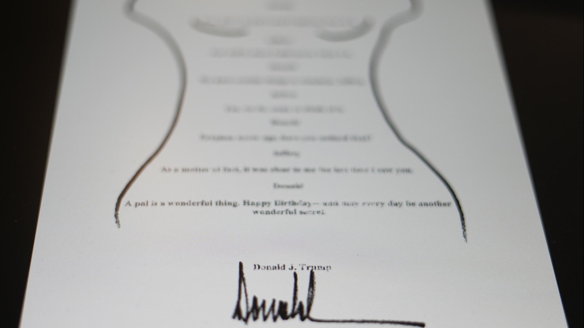 Dieses Bild, das auf dem X-Konto der US-Demokraten gepostet wurde, zeigt eine sexuell anzügliche Geburtstagsnotiz an Jeffrey Epstein, die angeblich von US-Präsident Trump unterzeichnet wurde. | dpa