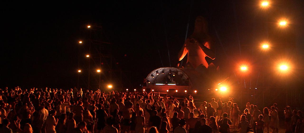 Menschen nehmen am "Exit"-Festival in Ulcinj teil.