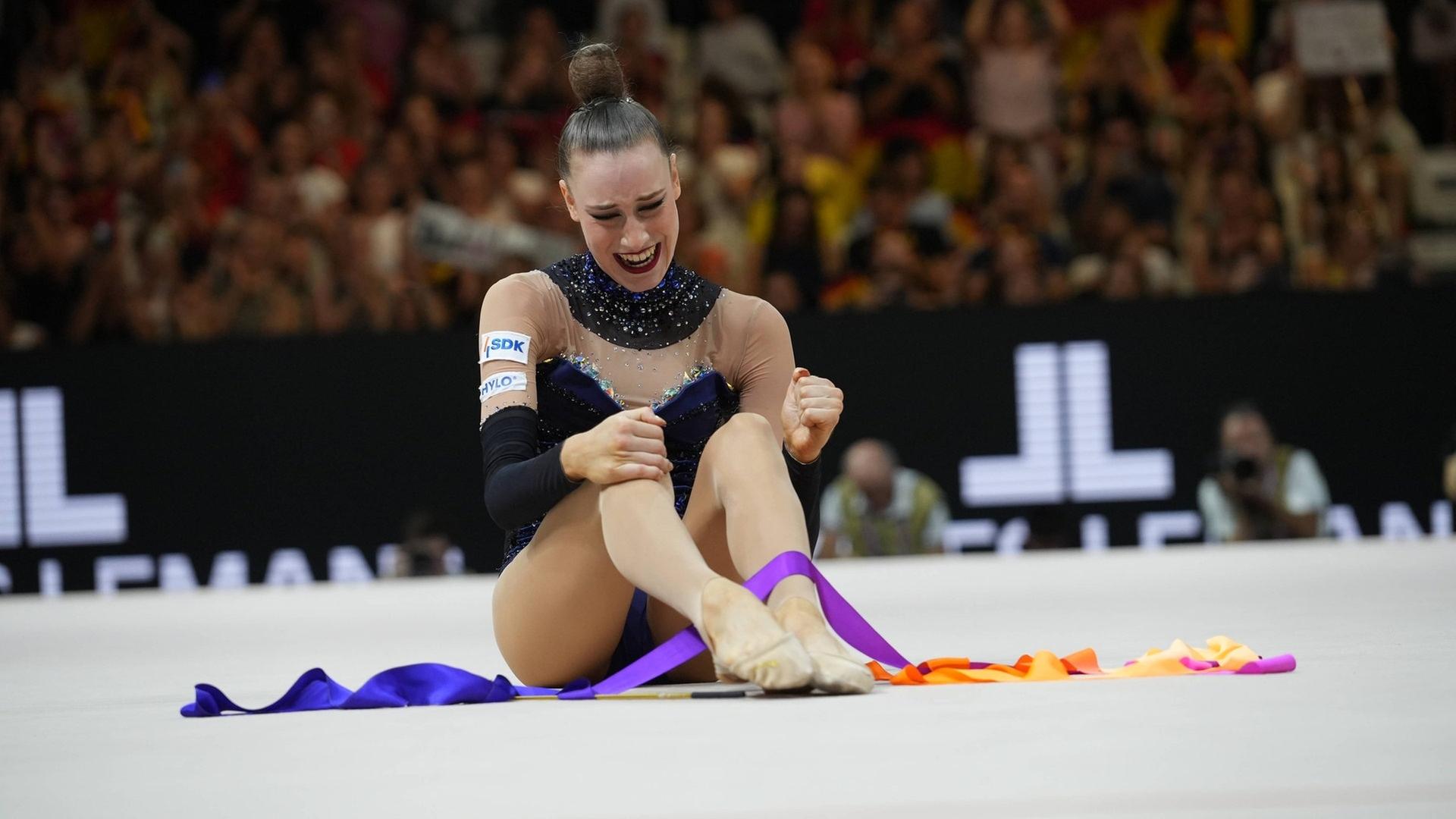 Darja Varfolomeev holt WM-Gold mit dem Ball und mit dem Band