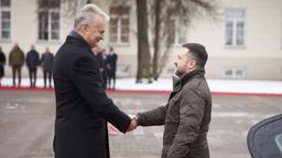 Gitanas Nauseda (links) begrüßt Wolodymyr Selenskyj.