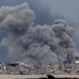 Rauchwolken steigen aus dem Gazastreifen auf.