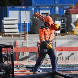 Bauarbeiter auf einer Grossbaustelle in Muenchen
