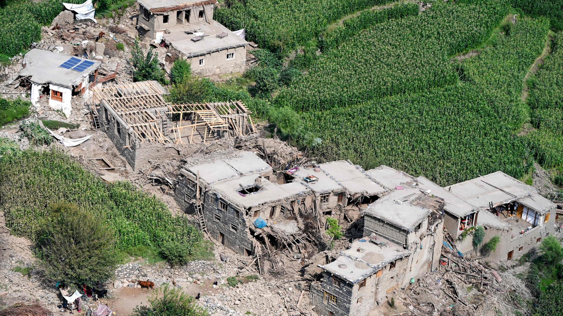 Blick von einem Hubschrauber auf  zerstörte Häuser in Afghanistan | AFP