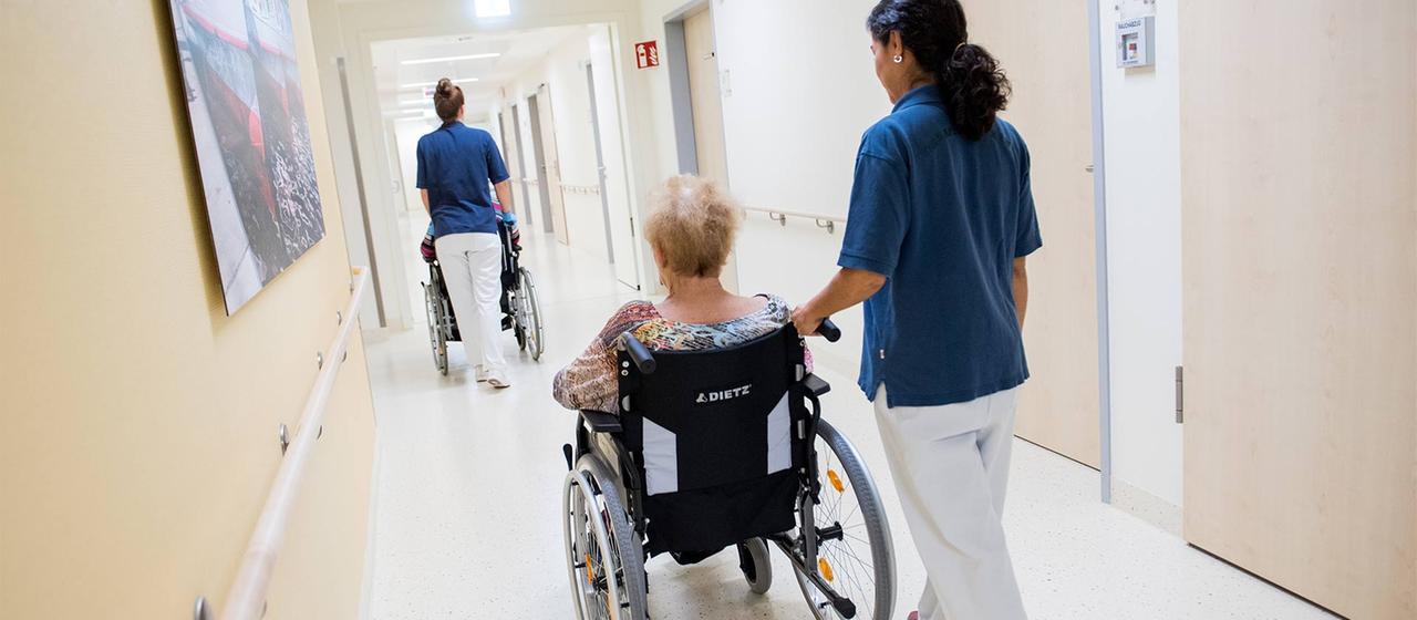 Mindestlohn in der Pflege soll deutlich steigen