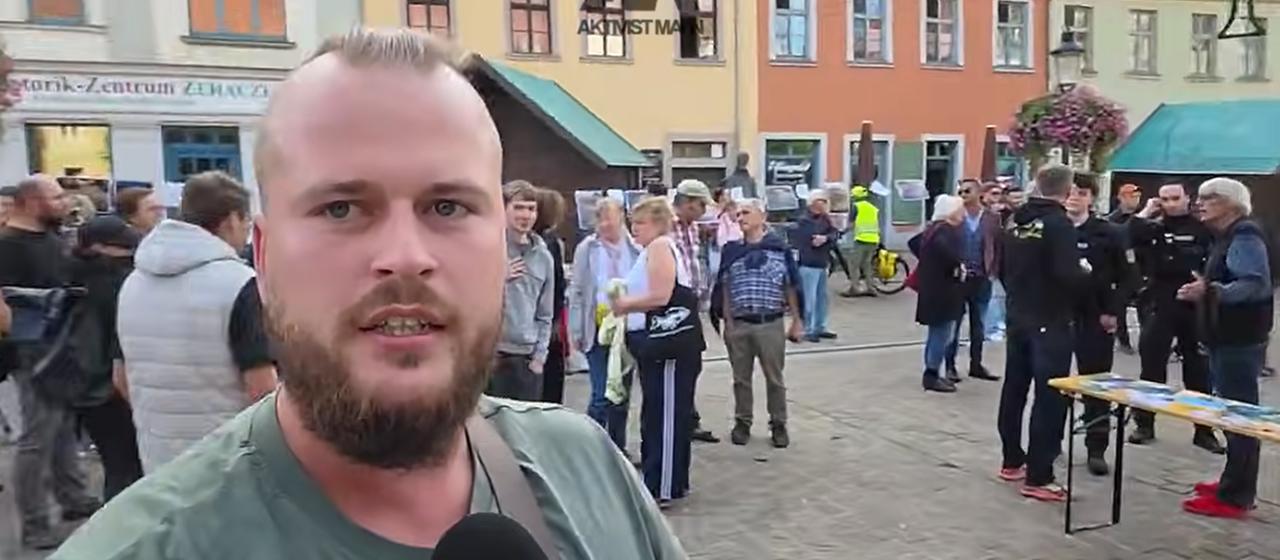 Screenshot von "Aktivist Mann" von der Plattform YouTube