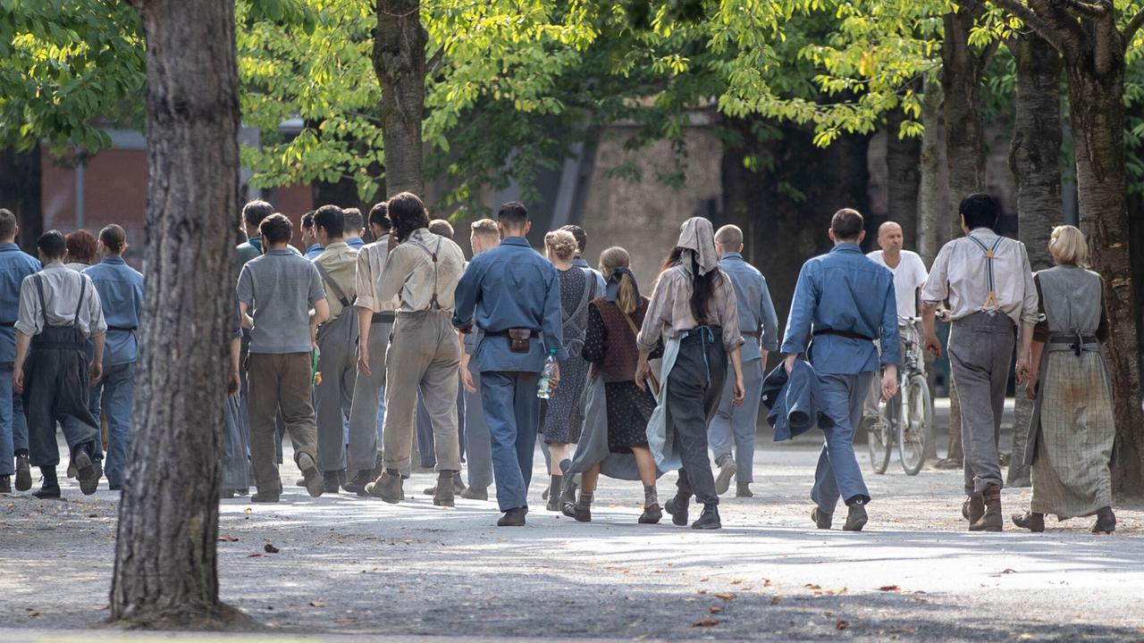 Cologne and Duisburg: 4,000 extras wanted for