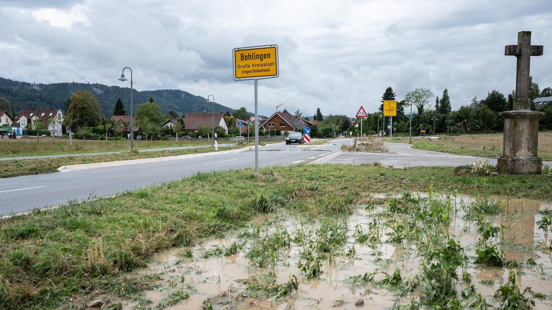 Unwetter in Bodenseeregion: Umgefallene Bäume, vollgelaufene Keller, Hagel