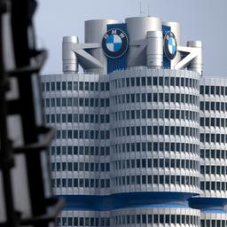Das Markenlogo von BMW ist am BMW-Hauptverwaltungsgebäude zu sehen