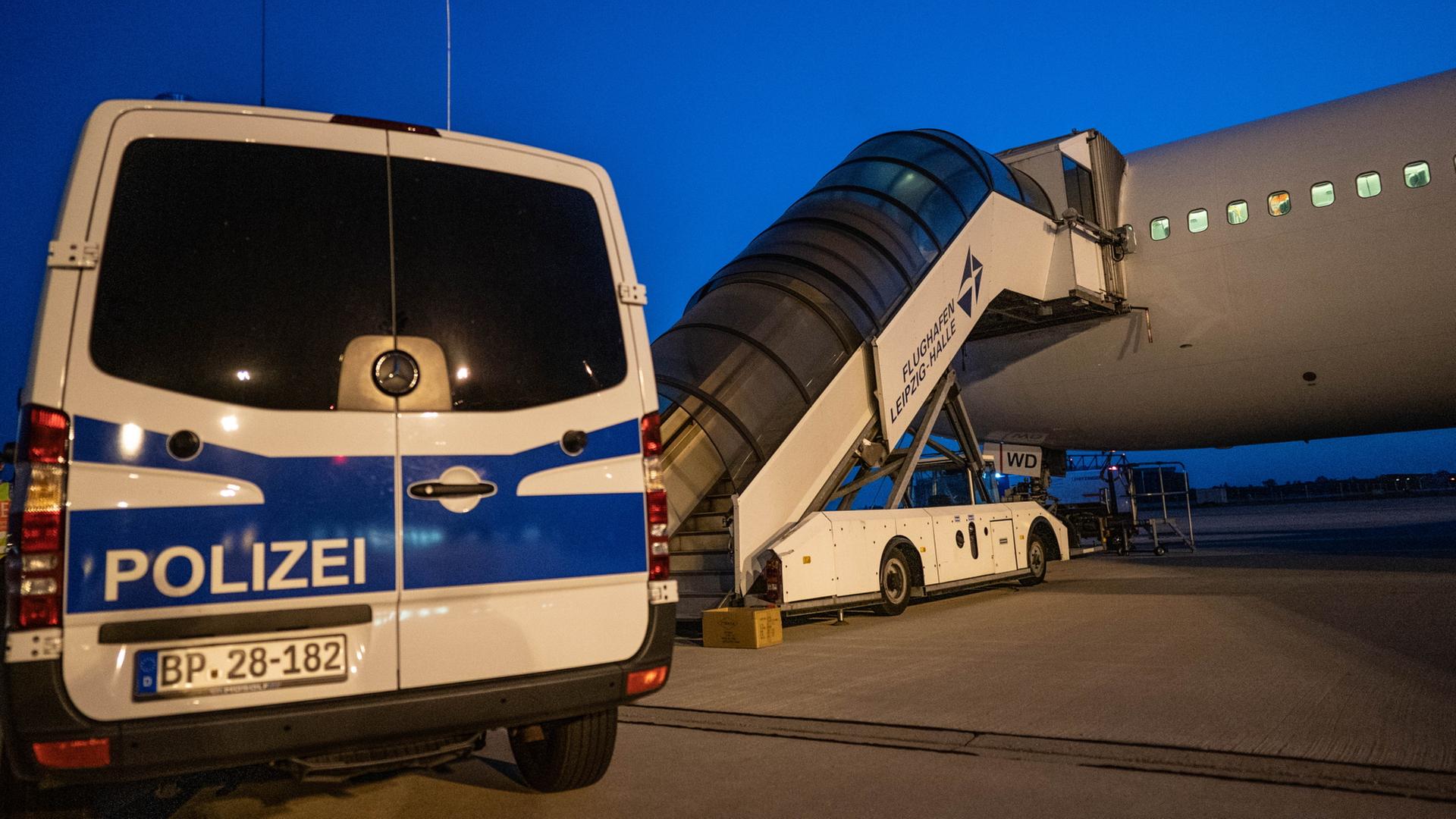 Polizei am Flughafen Leipzig, Archivbild | dpa