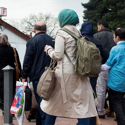 Geflüchtete aus Syrien an einem Grenzdurchgangslager. (Archivbild: 04.04.2016)