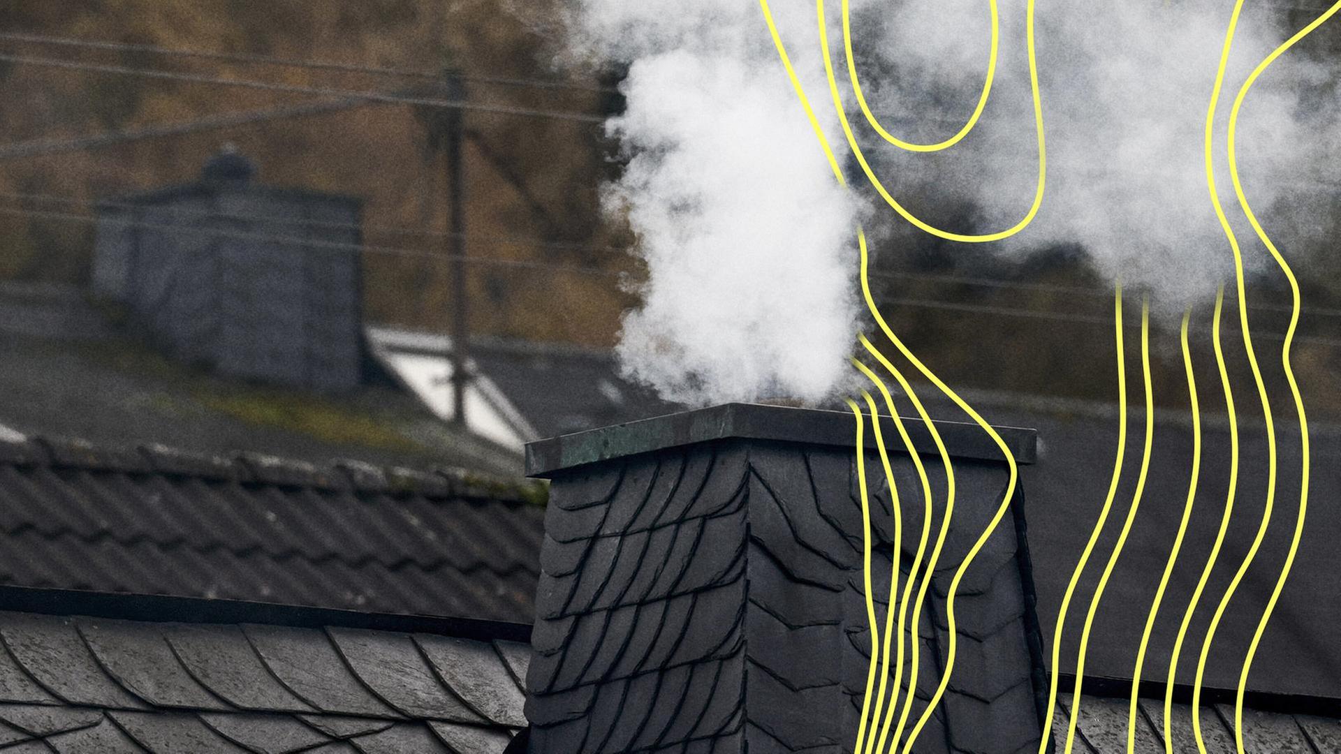 Am Nachmittag dampft ein Schornstein auf einem Haus in Siegen-Oberschelden. | picture alliance / Rene Traut Fotografie | Rene Traut