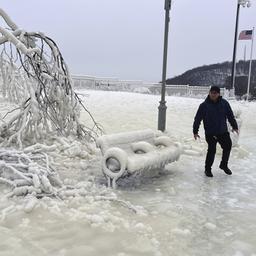 Nebel von den Great Falls-Wasserfällen hat in New Jersey zu einer Schnee- und Eislandschaft geführt