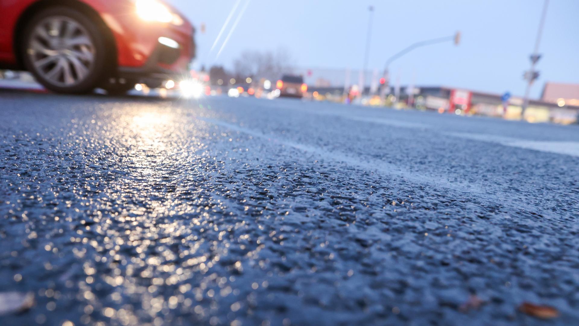 Winterwetter und Warnstreiks: Erhebliche Verkehrsbehinderungen am Montag Winterwetter und Warnstreiks: Erhebliche Verkehrsbehinderungen am Montag