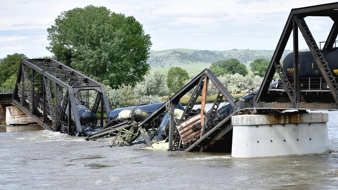 Train Carrying Dangerous Goods Crashes into Yellowstone River Drinking