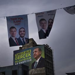 Banner von Recep Tayyip Erdogan und Ekrem Imamoglu
