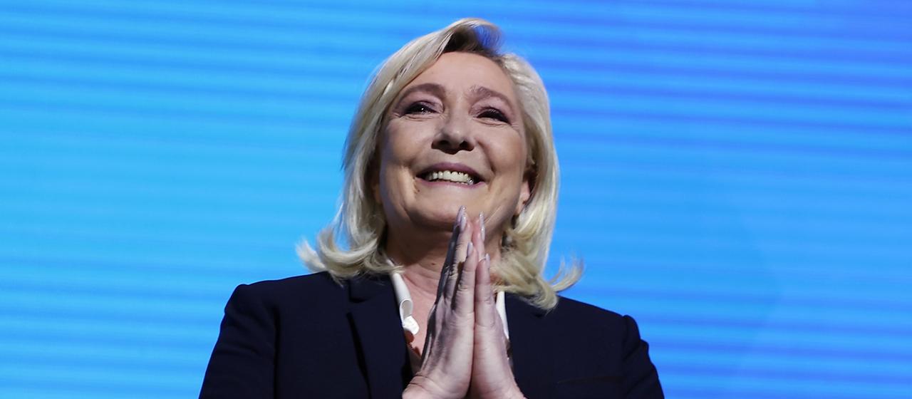 Le Pen bei einer Rede nach der Wahl