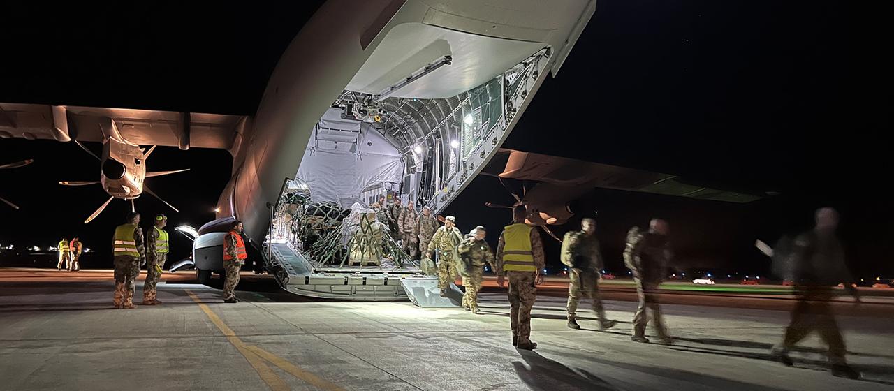 Bundeswehr soldiers get out of a plane at the Al-Asrak air base in Jordan. (Archive image: April 23, 2023)