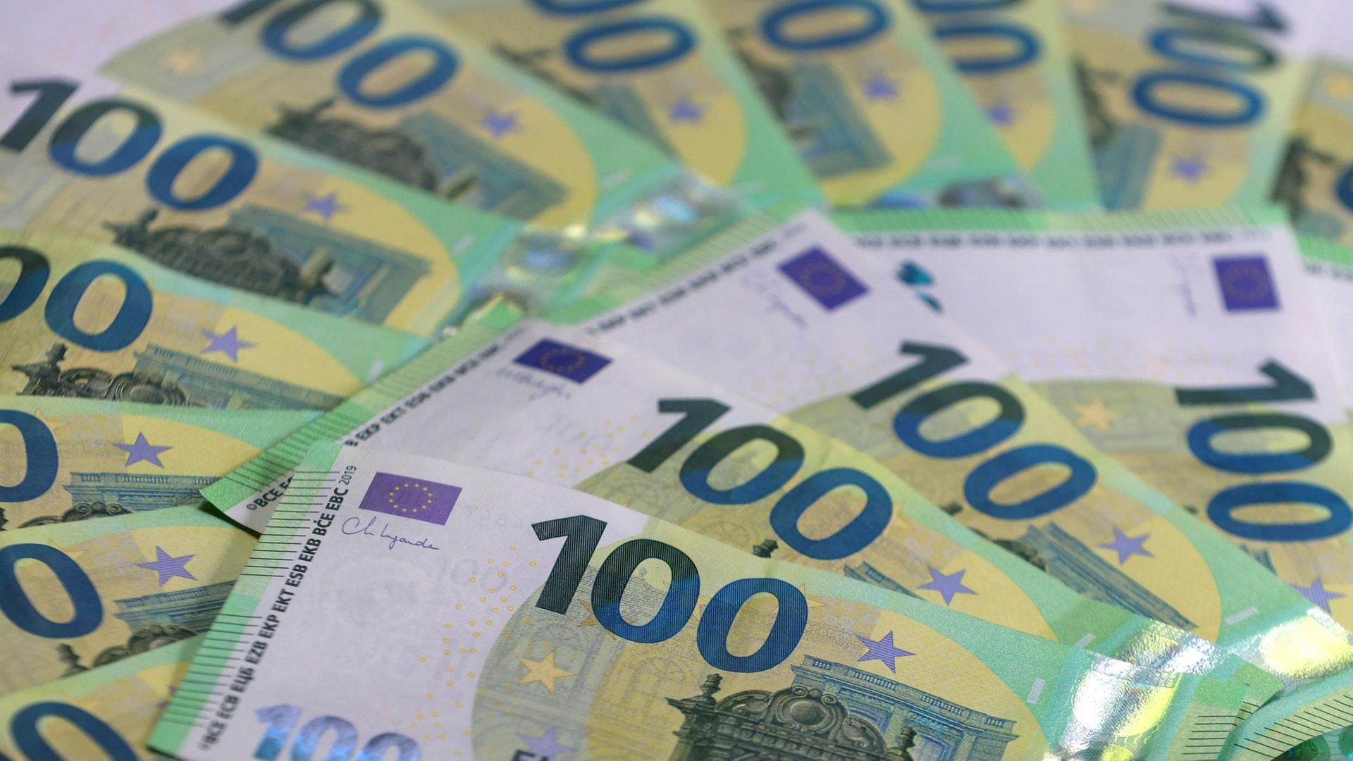 Die Generalstaatsanwaltschaft Stuttgart wirft zwei Männern aus Pforzheim millionenschwere Hehlerei mit Edelmetallen vor.  | dpa Bildfunk, picture alliance/dpa | Karl-Josef Hildenbrand