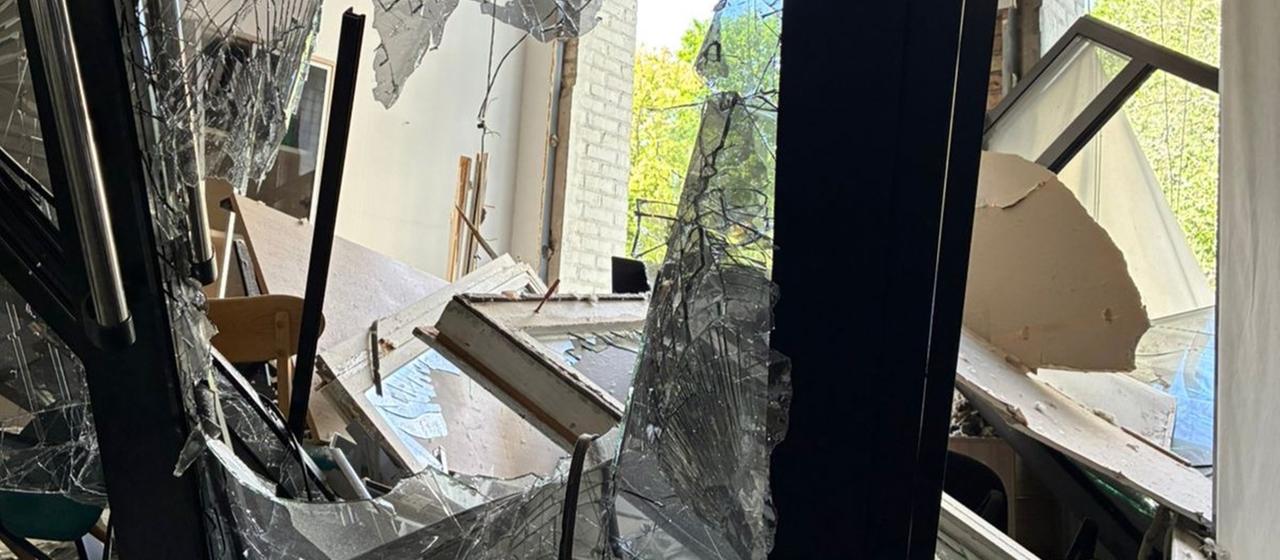  Blick in das zerstörte ARD-Studio in Kiew