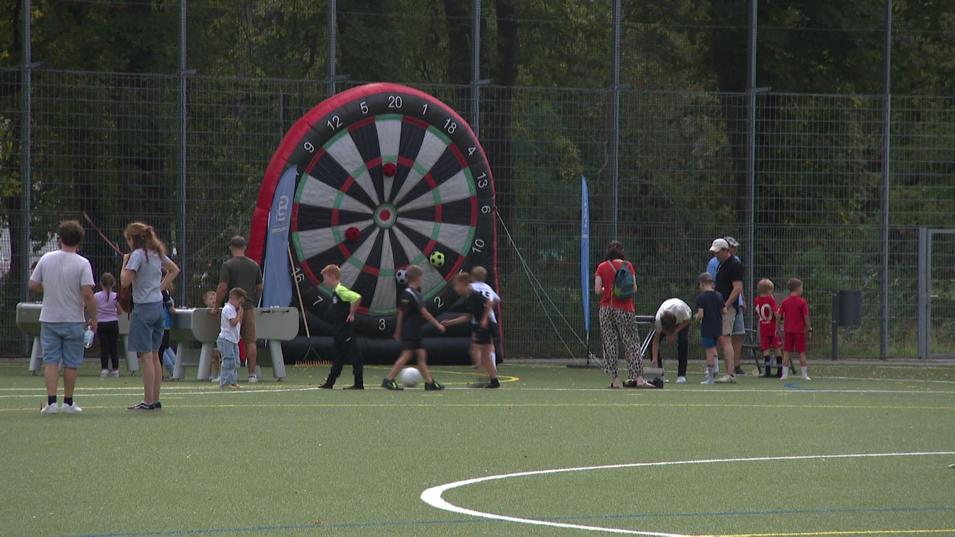 Buntes Treiben bei der offiziellen Eröffnung des Apollinaris-Stadions in Bad Neuenahr-Ahrweiler. | SWR