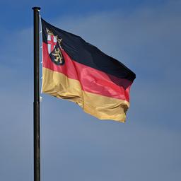 Die Landesflagge von Rheinland-Pfalz