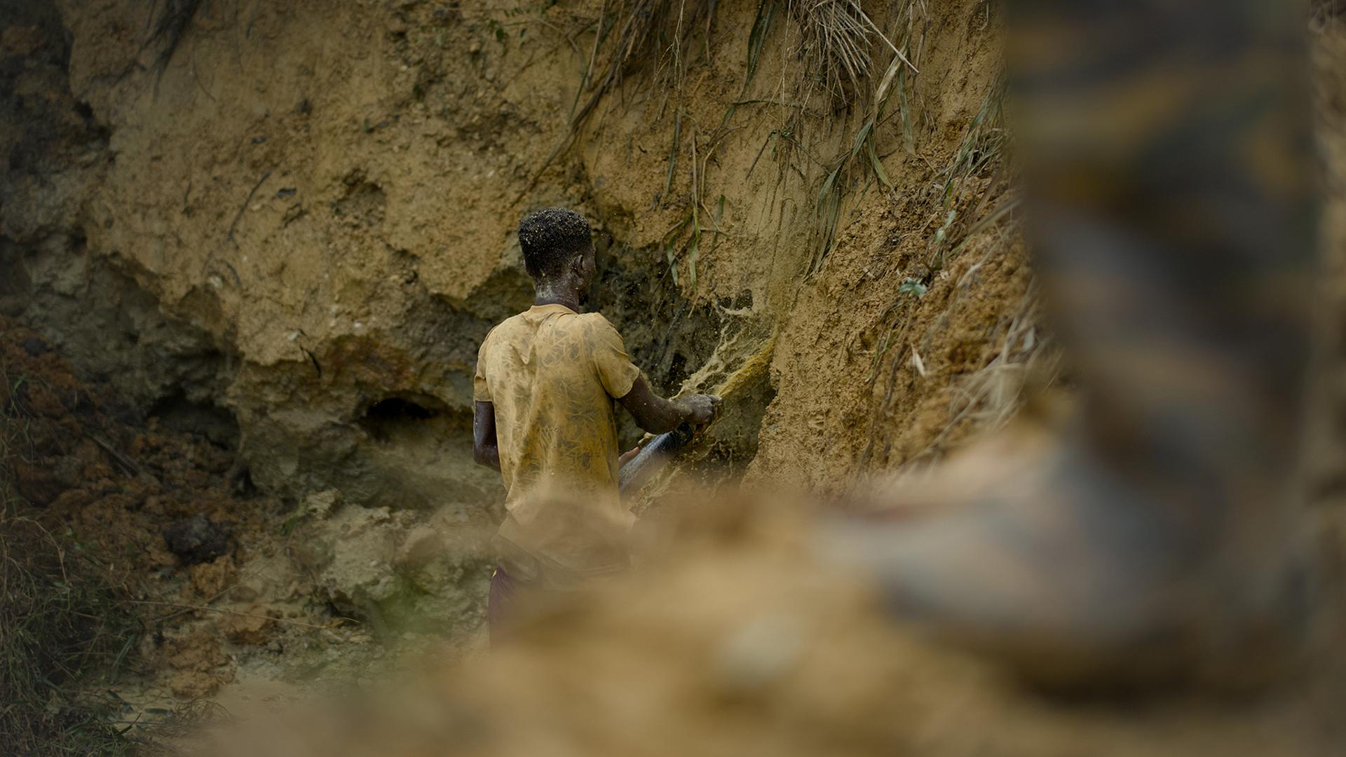Wie die Goldsuche Natur und Lebensgrundlagen in Ghana zerstört