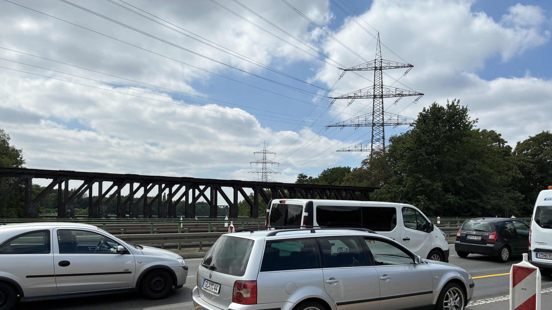 Sicherheitsbedenken: Verkehr auf Rhein-Herne-Kanalbrücke beschränkt