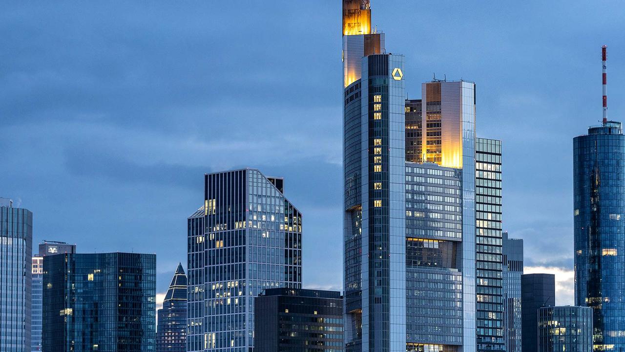 UniCredit legt offizielles Angebot für die Commerzbank vor