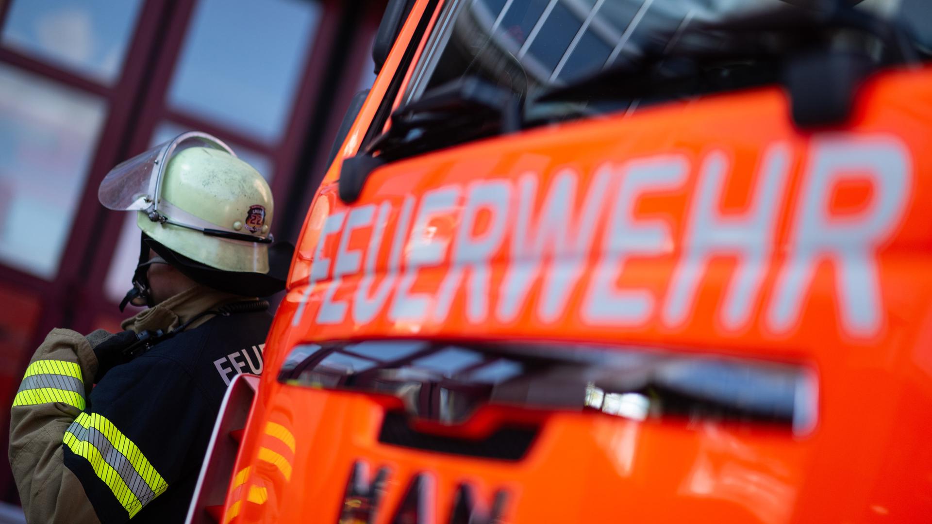 Brand in Oberhausen-Lirich unter Kontrolle nach starker Rauchentwicklung