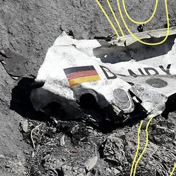 Trümmer der Germanwings-Maschine A320-211 liegen an der Absturzstelle in der Nähe von Le Vernet in den französischen Alpen.