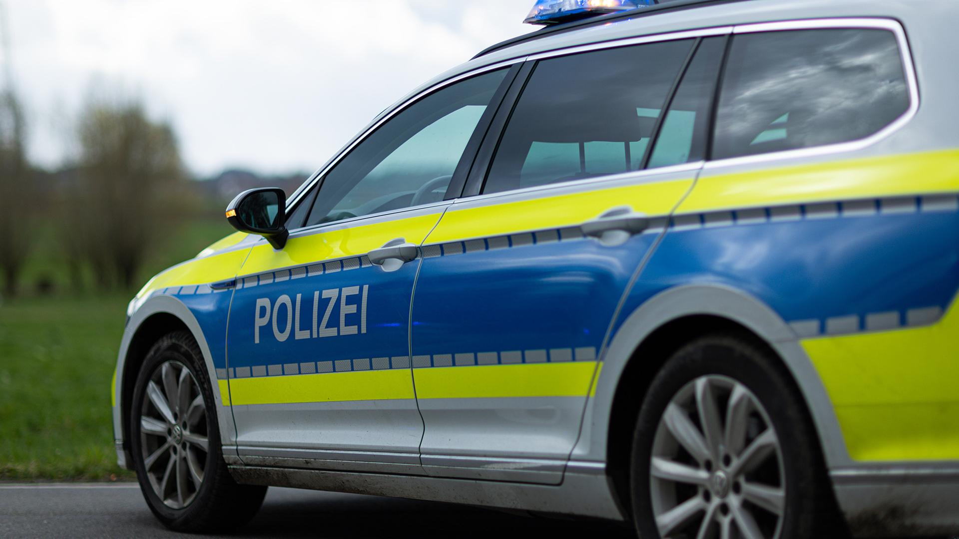 Ein Einsatzfahrzeug der Polizei. (Quelle: dpa/Fotostand/Gelhot) | dpa/Fotostand/Gelhot