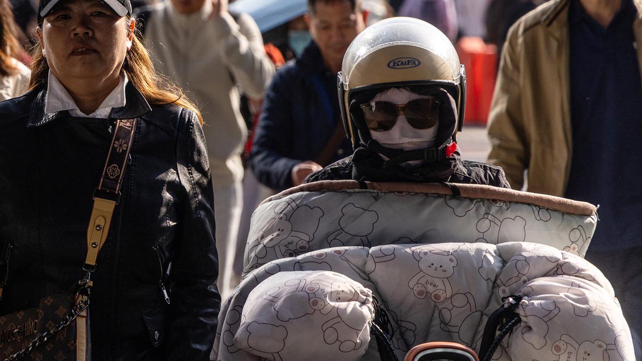 Rollerfahrer in Peking, Comic Con in New York, Barbarossahöhle in Kyffhäuserland