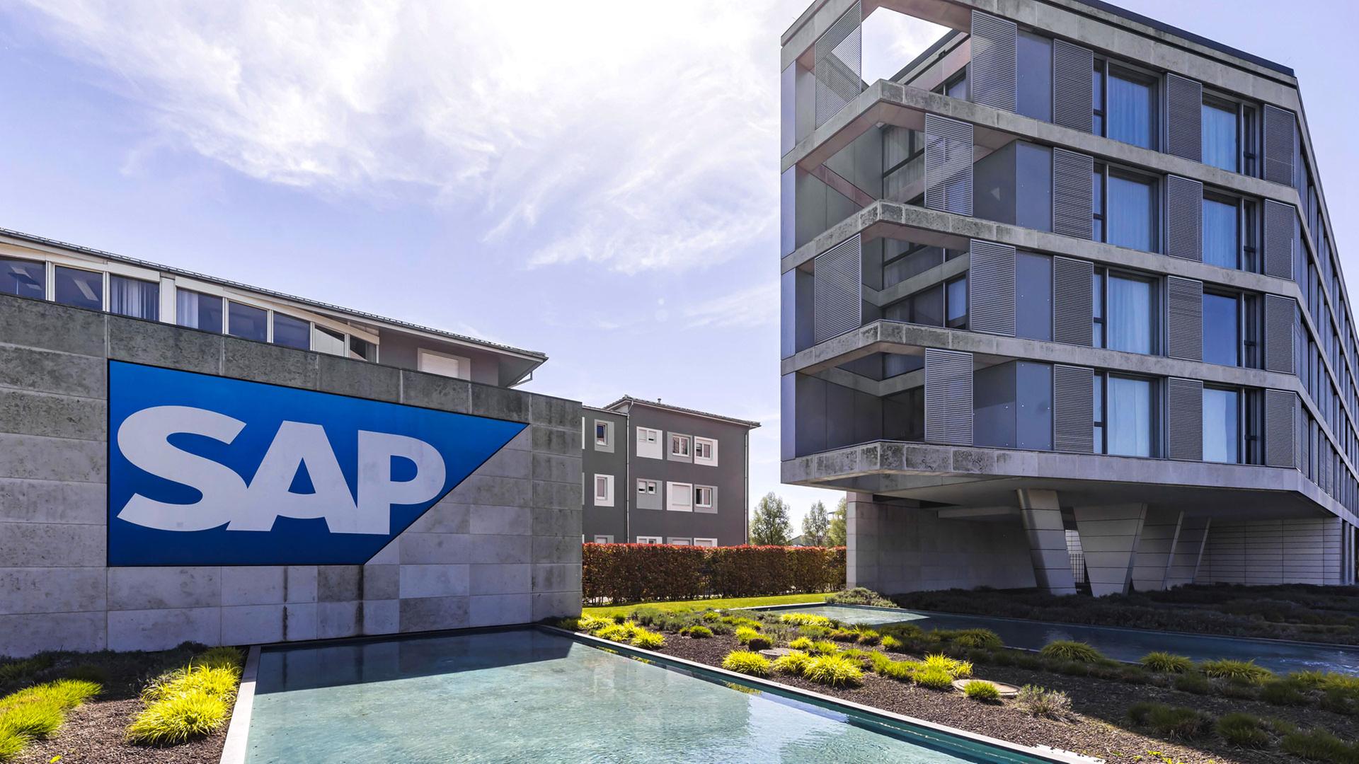 Das SAP-Logo an der Konzernzentrale in Walldorf. | picture alliance / imageBROKER