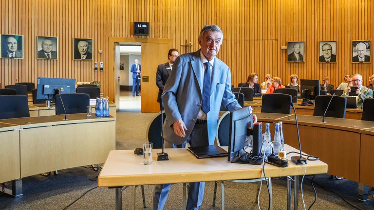 NRW-Innenminister Herbert Reul (CDU) vor seiner Befragung im Untersuchungsausschuss Solingen