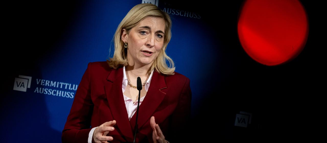 "Gelebte Frauenpolitik" - Warken verteidigt Sparpläne