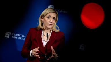 "Gelebte Frauenpolitik" - Warken verteidigt Sparpläne