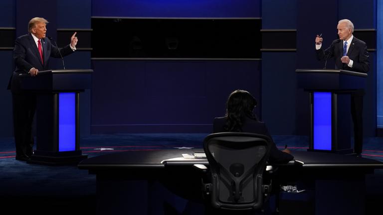 Donald Trump und Joe Biden bei einer TV-Debatte im Wahlkampf 2020.