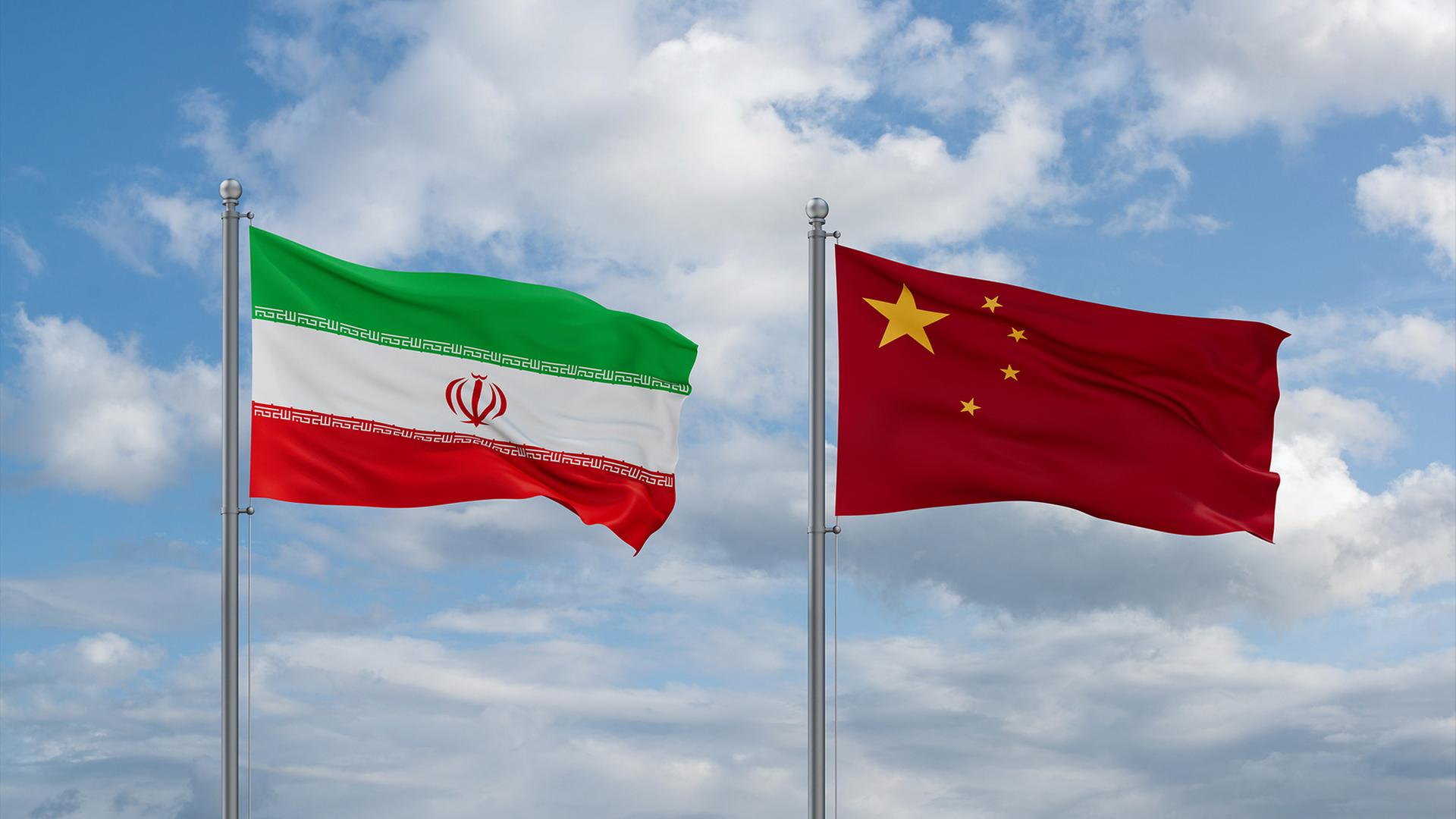 Die Iranische und die Chinesische Flagge. | IMAGO/Pond5 Images