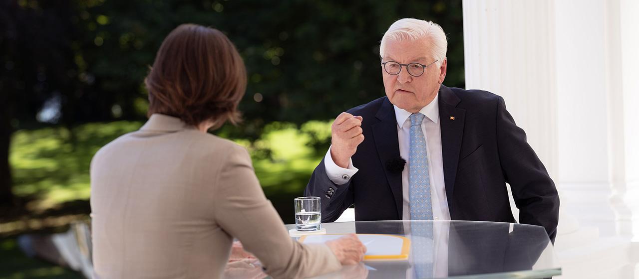 Diana Zimmermann und Frank-Walter Steinmeier beim ZDF-Sommerinterview.